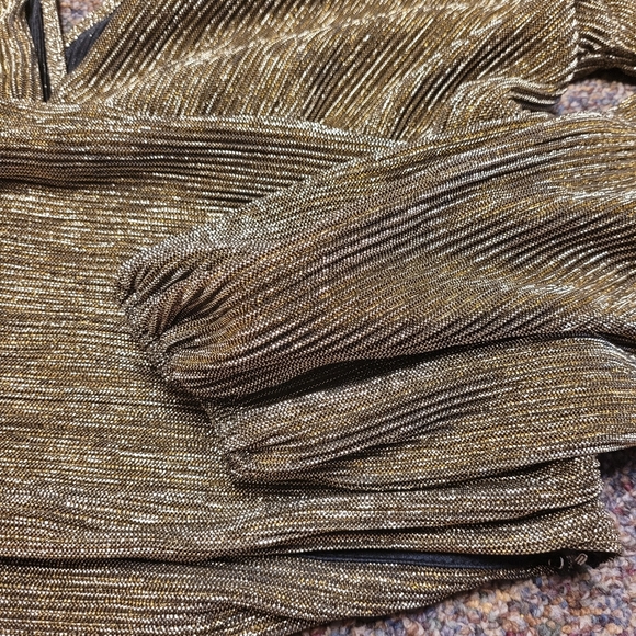 NWT Fashion Nova Size 2X Gold Top Plunging Neckline - Picture 3 of 7